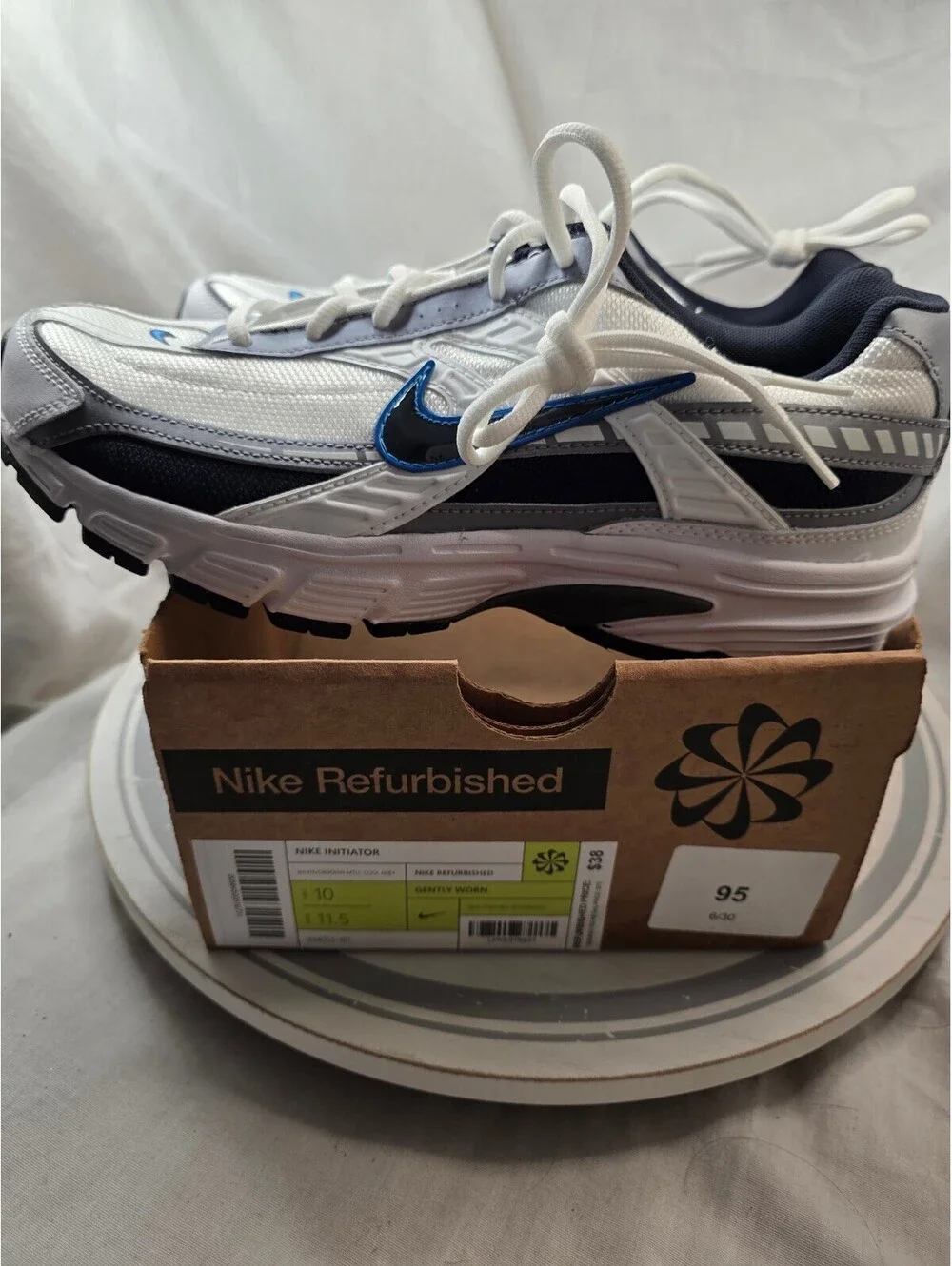 Nike Men's White and Blue Athletic Sneakers Size 10